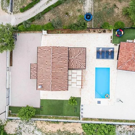 Lucia Villa